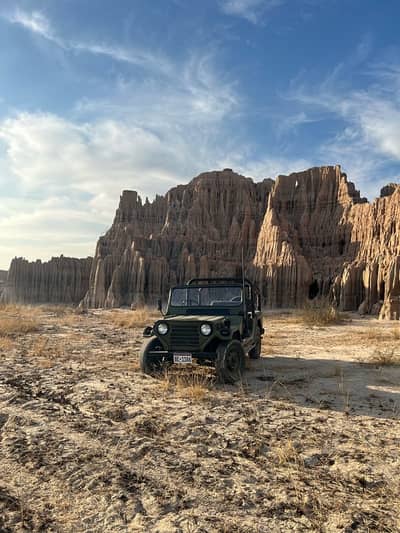 Mutt M 151 M 825 Commando Jeep 1987