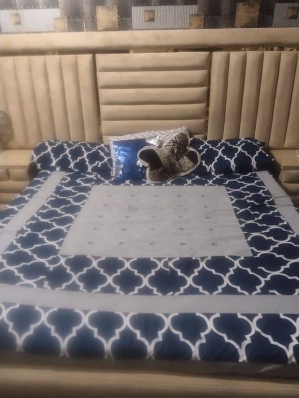 bed set / poshish bed with side tables/king bed set 0