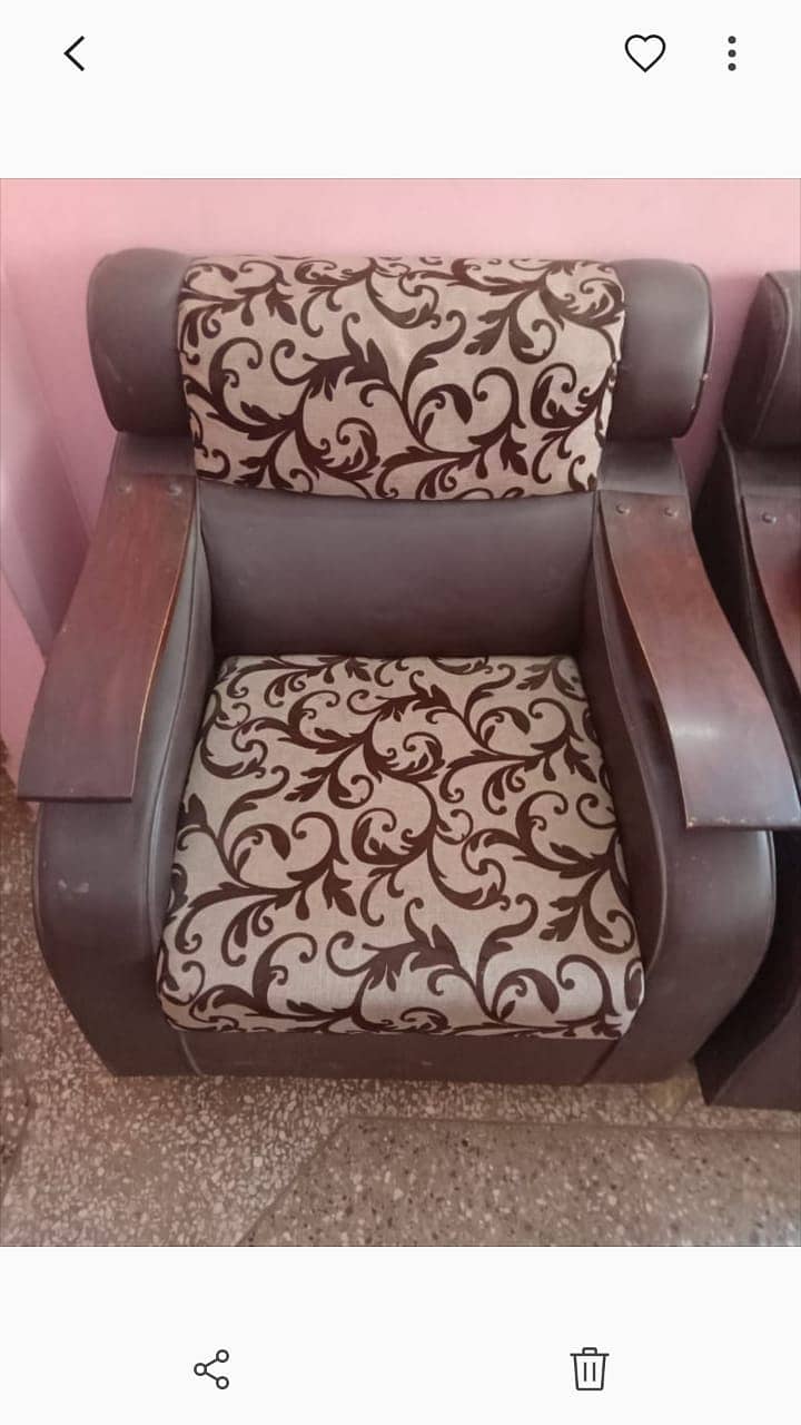 7 seater sofa set Used but in good condition. 2