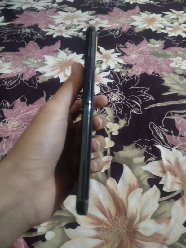 I am selling My vivo y 19 6