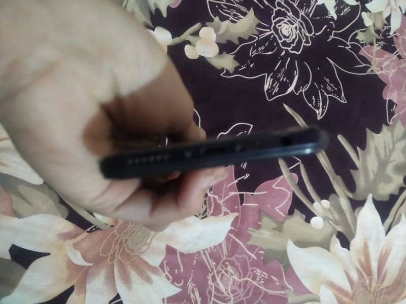 I am selling My vivo y 19 7