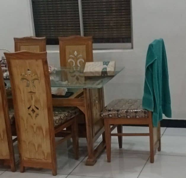 wooden dining table 0