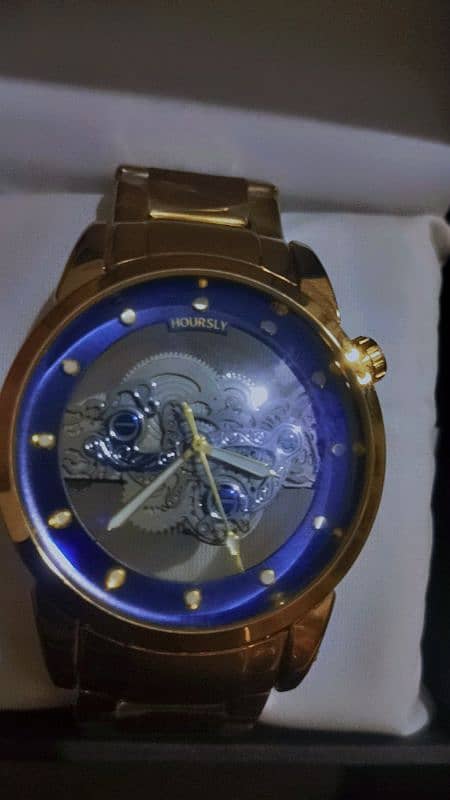Hoursly hand watch 1