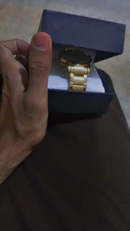 Hoursly hand watch 2