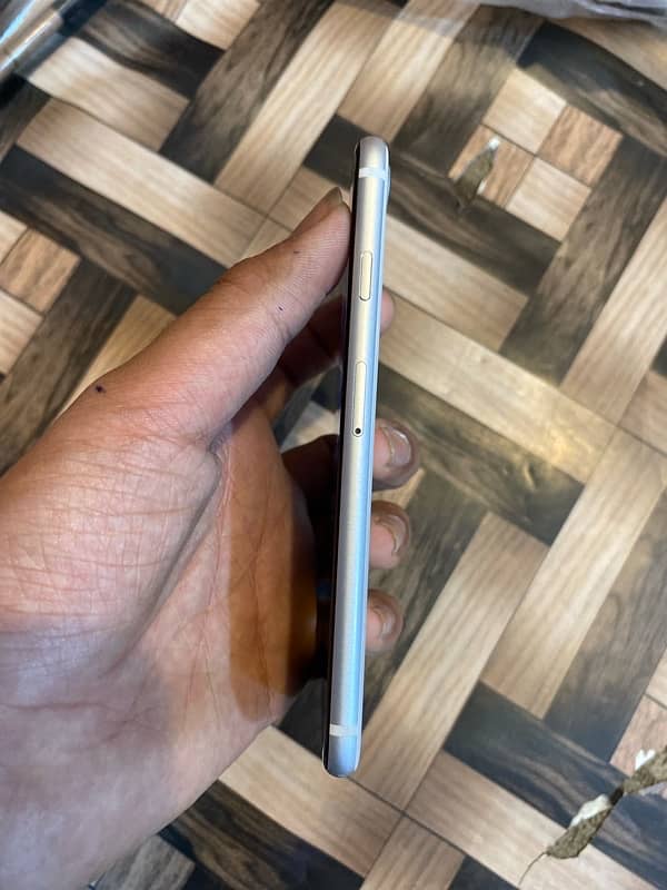 iPhone SE dual sim pta approved 1