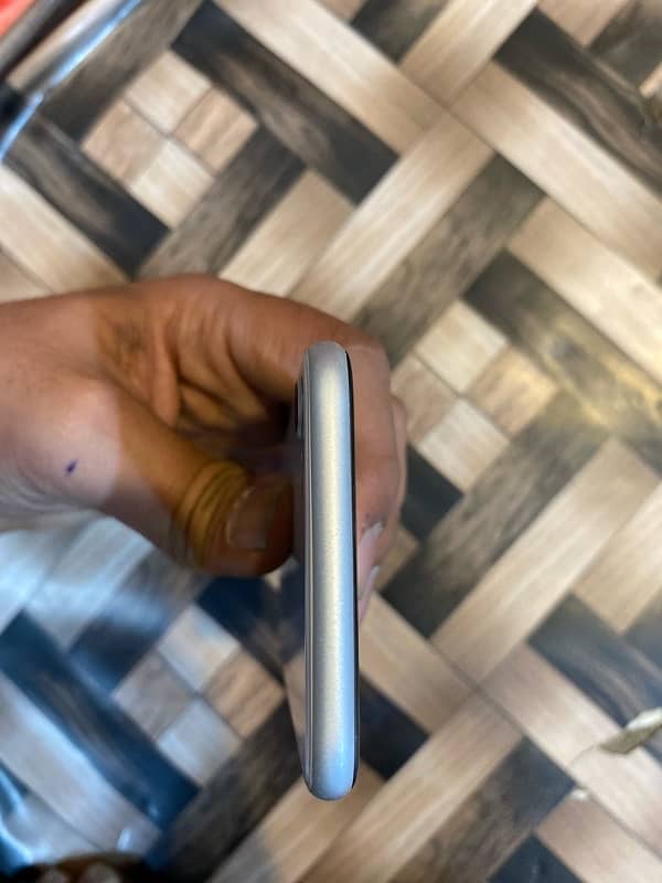 iPhone SE dual sim pta approved 4