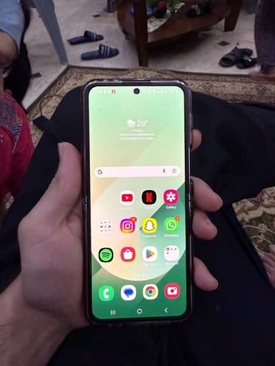 Samsung Galaxy z flip 6 official PTA, complete box + warranty