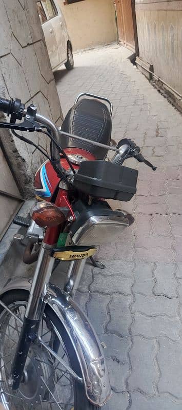 neat and clean bike /All ok/ kick start  / contact/030-1-6-1-3-0-7-6-2 0
