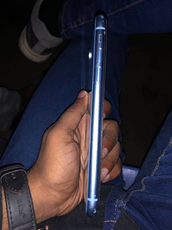 iPhone XR 0