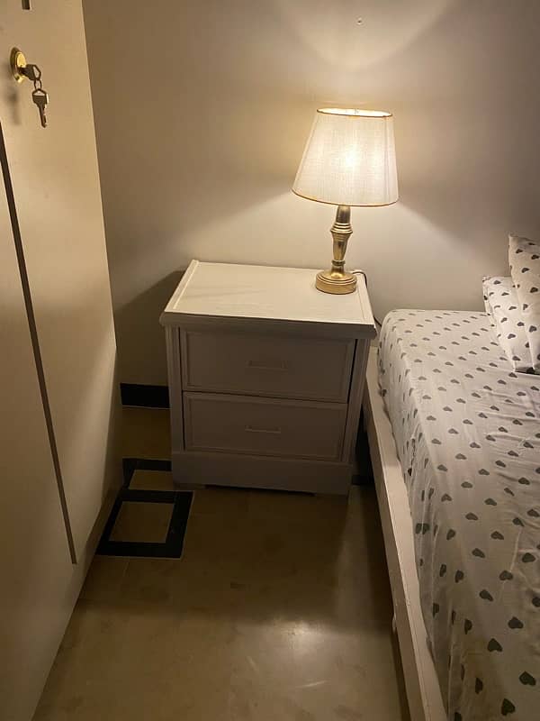 white pair of side tables 1