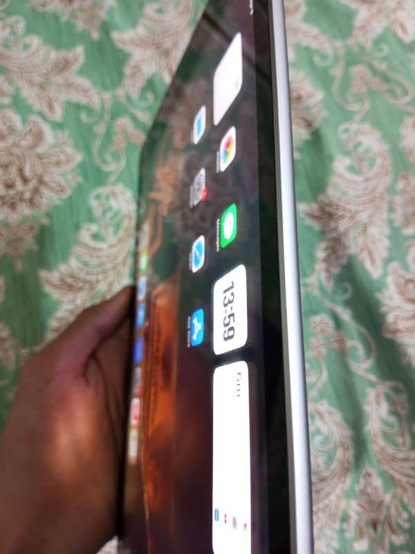 Ipad 6 generation Lush Condition 1