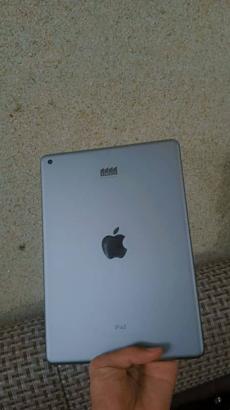 Ipad 6 generation Lush Condition 2
