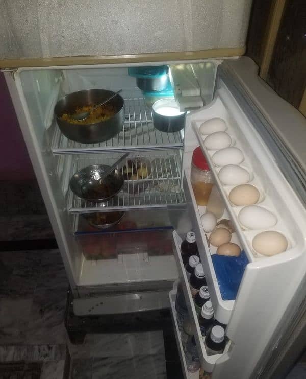 refrigrator dawlance used condition but new jesa ha 0