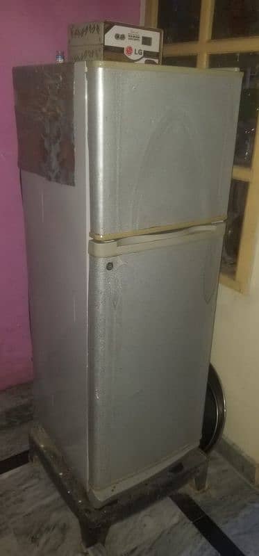 refrigrator dawlance used condition but new jesa ha 3