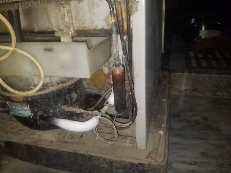 refrigrator dawlance used condition but new jesa ha 8