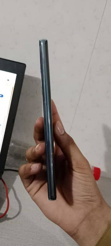 Edge 20 Pro 3