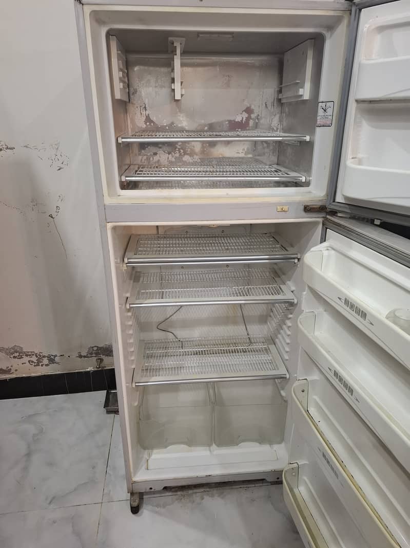 Dawlance refrigerator. Wonderful condition. Best for home use 5