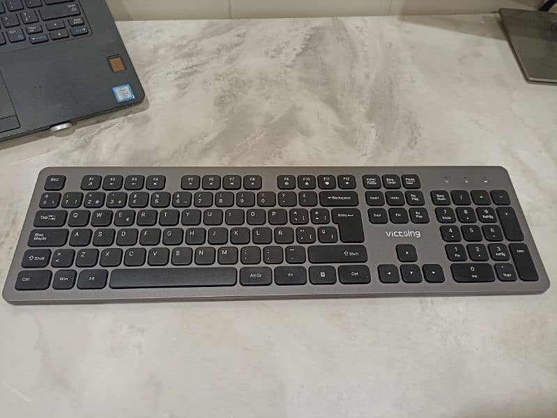 Wireless rechargeable Keyboard 1