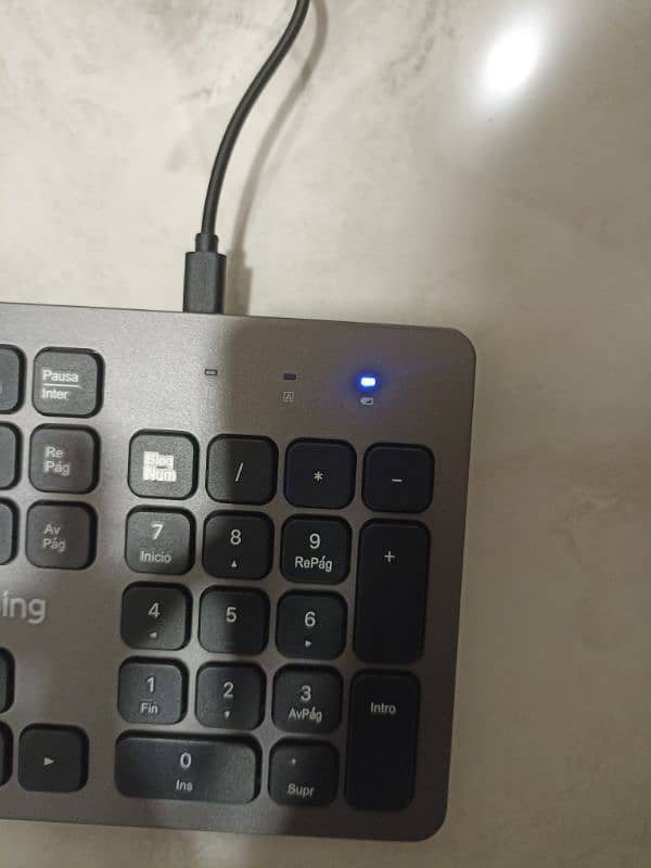 Wireless rechargeable Keyboard 7