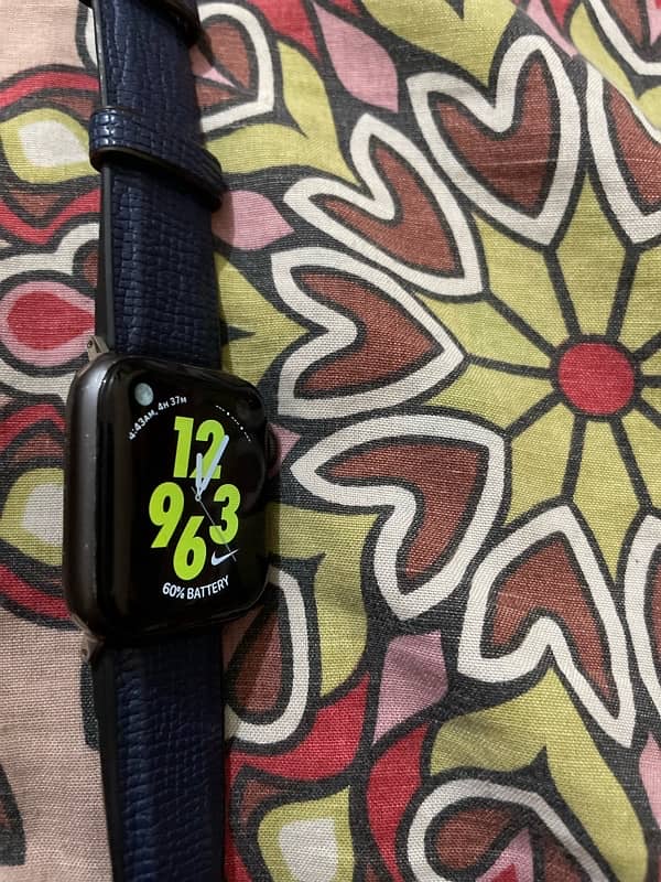 Apple Series 6 watch with original charger 1
