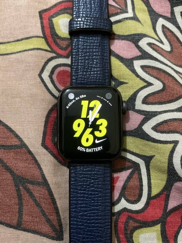 Apple Series 6 watch with original charger 0