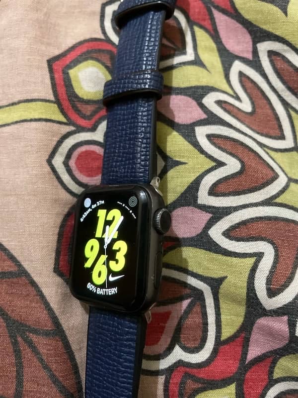 Apple Series 6 watch with original charger 2