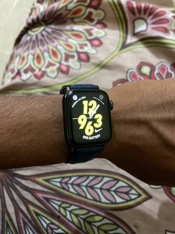 Apple Series 6 watch with original charger 4