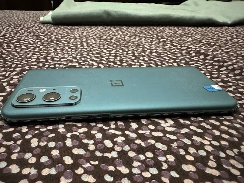 One Plus 9 Pro 12/256 With Original Charger 4