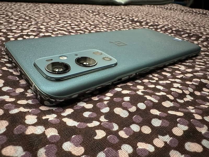 One Plus 9 Pro 12/256 With Original Charger 6
