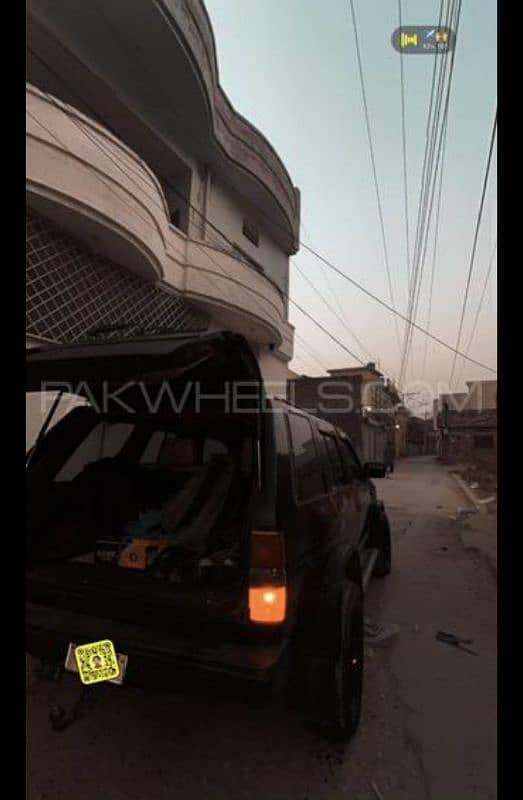 Nissan SUV 4x4 path fainder 8