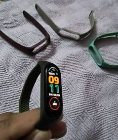MI Band 6 - 10/10 condition with 3 straps
