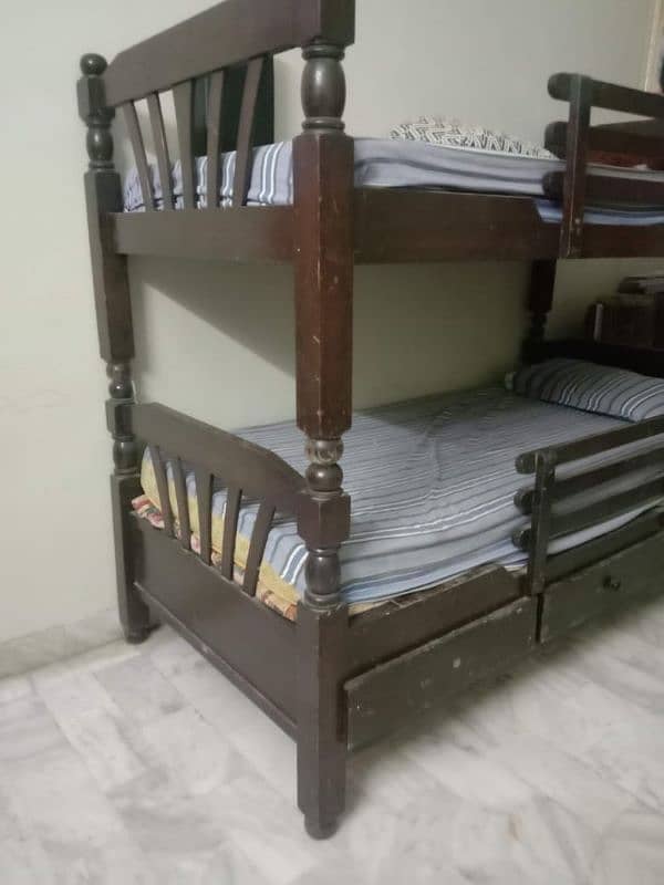 urgently sale my bunker bed that also converted into single bed. 0
