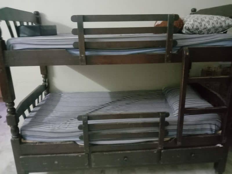 urgently sale my bunker bed that also converted into single bed. 2