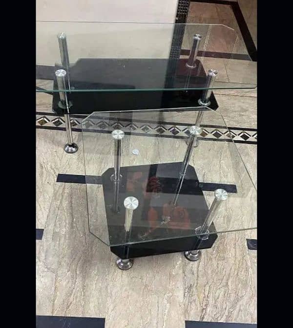 1 CENTRE TABLE. . 1 CHAKOR SIDE TABLE. LOOK BEW 10/10 1
