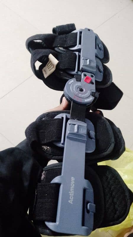 Actimove Post-Op ROM Knee Brace. 1