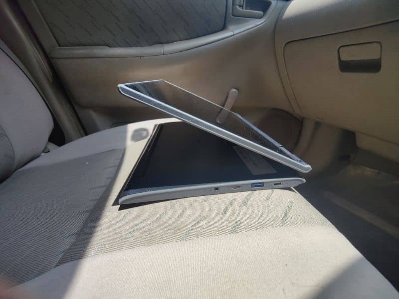 Lenovo 500e Chromebook | Touchscreen | 2-in-1 Flip | Available in Bulk 2