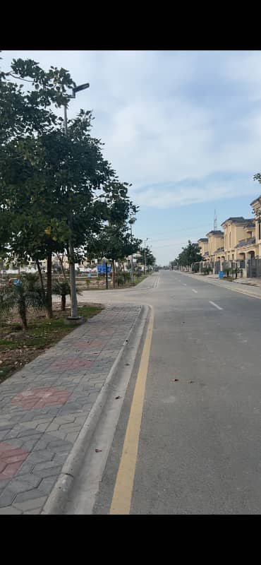 Prime Opportunity to Own a Well-Located Plot at An Extremely Reasonable Rate Fecilities Park Majid Commercial Aea On Walkig Distance 8