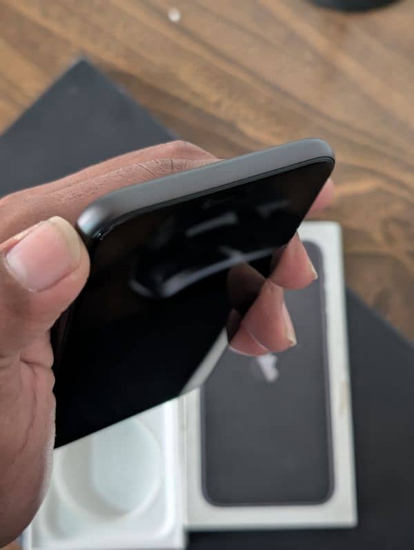 Iphone 11 box open just few months used 3