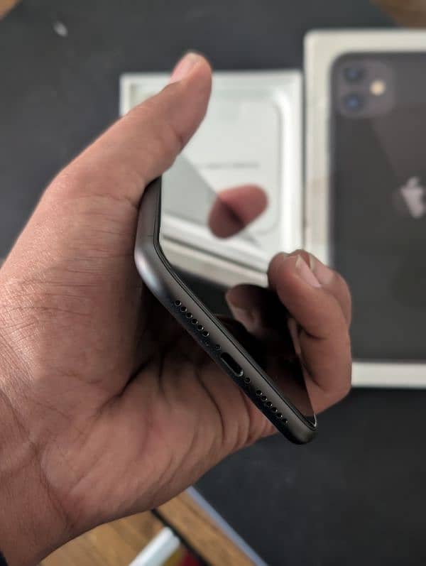 Iphone 11 box open just few months used 5