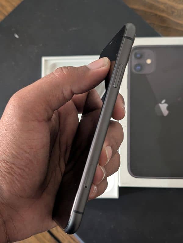 Iphone 11 box open just few months used 7