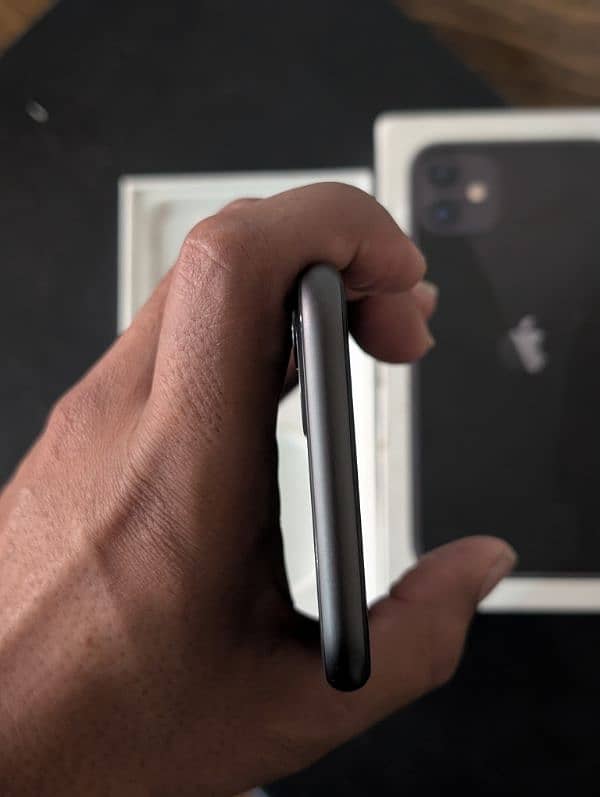 Iphone 11 box open just few months used 8