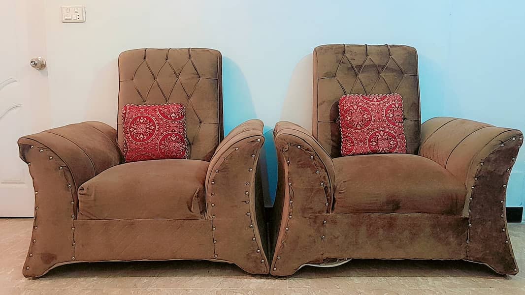 7 seater Sofa Set in good condition. 2