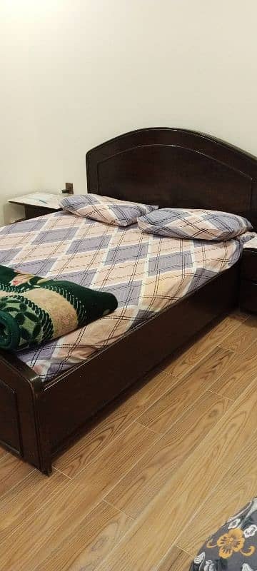 queen bed with side tables 6