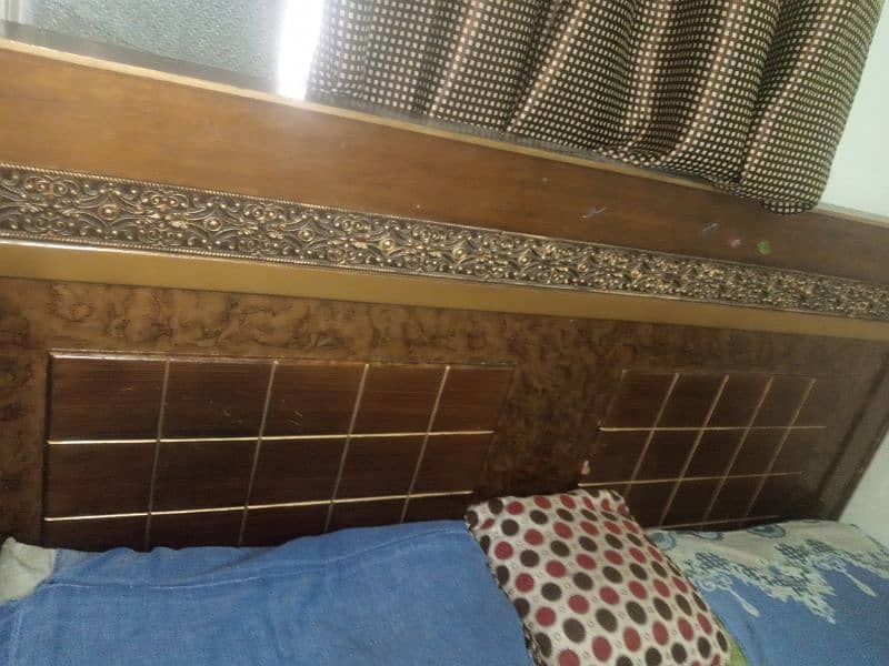 bed metress and side table 8