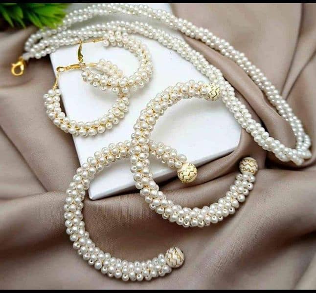 Beaded Rasin Polish Pearl Artificial Set 0