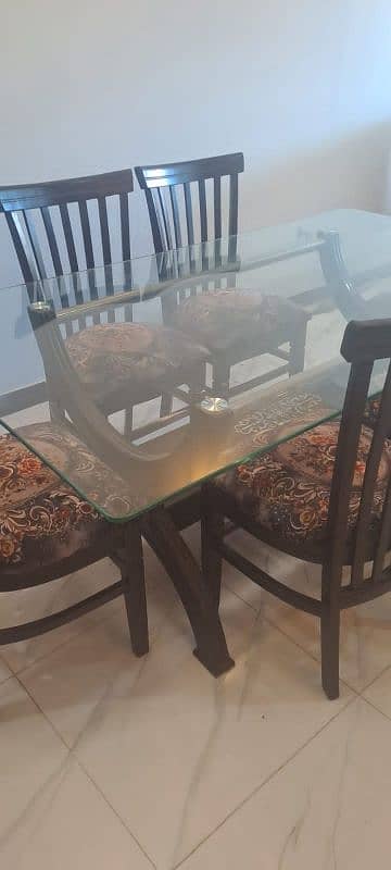 Dining table/6 seater dining table/glass dining table 1