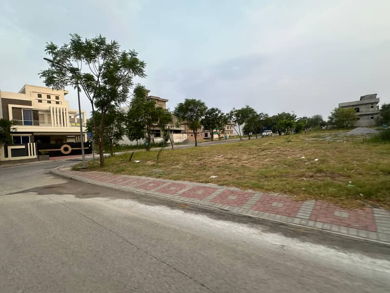 Urgent Sale Prime Location Location Plot In Top City 7