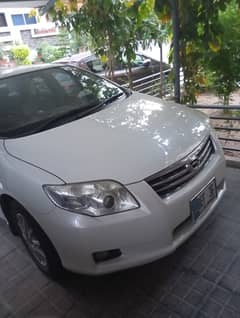 Toyota Corolla Axio-G 2012