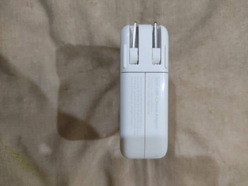 I am sale MacBook original charger type C 87w 96w 1