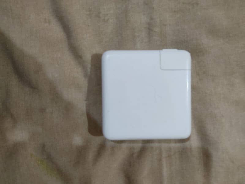 I am sale MacBook original charger type C 87w 96w 2